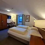 Waldquelle - Baumhaushotel Aerzen
