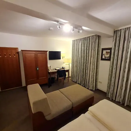 Hotel Waldquelle - Baumhaushotel Aerzen