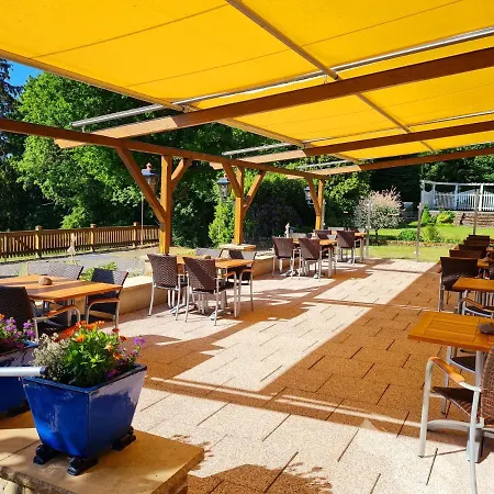 Waldquelle - Baumhaushotel Hotel