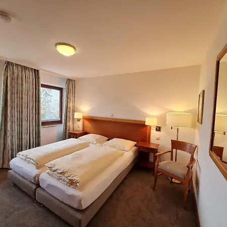 Waldquelle - Baumhaushotel Aerzen