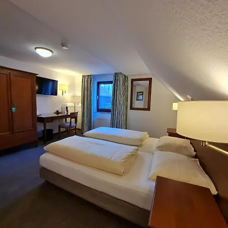 Waldquelle - Baumhaushotel Aerzen