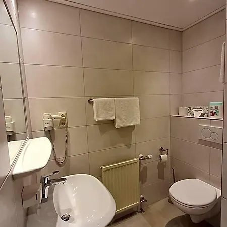 Waldquelle - Baumhaushotel מלון 3*